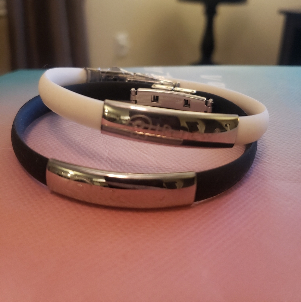 I-RENEW  bracelets set of 2!